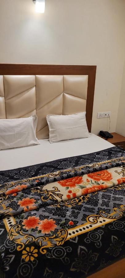 Hotel Snow Country Villa Manāli Zewnętrze zdjęcie