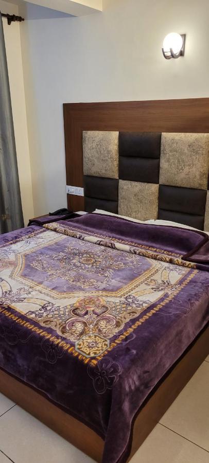 Hotel Snow Country Villa Manāli Zewnętrze zdjęcie