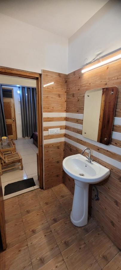 Hotel Snow Country Villa Manāli Zewnętrze zdjęcie