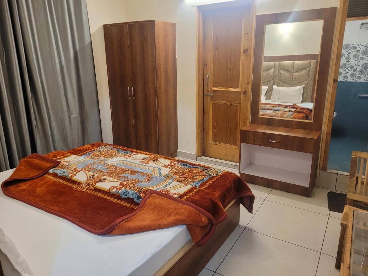 Hotel Snow Country Villa Manāli Zewnętrze zdjęcie