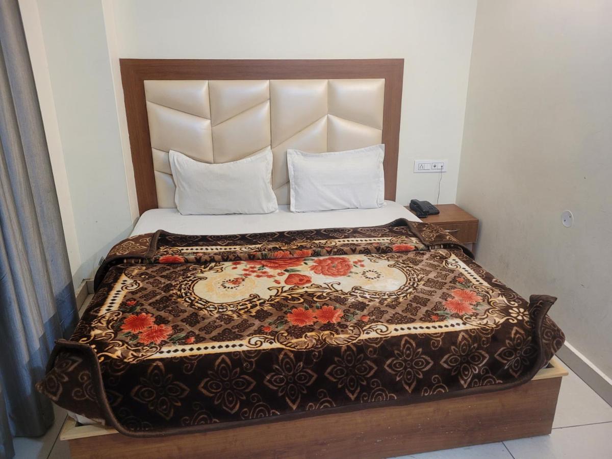 Hotel Snow Country Villa Manāli Zewnętrze zdjęcie