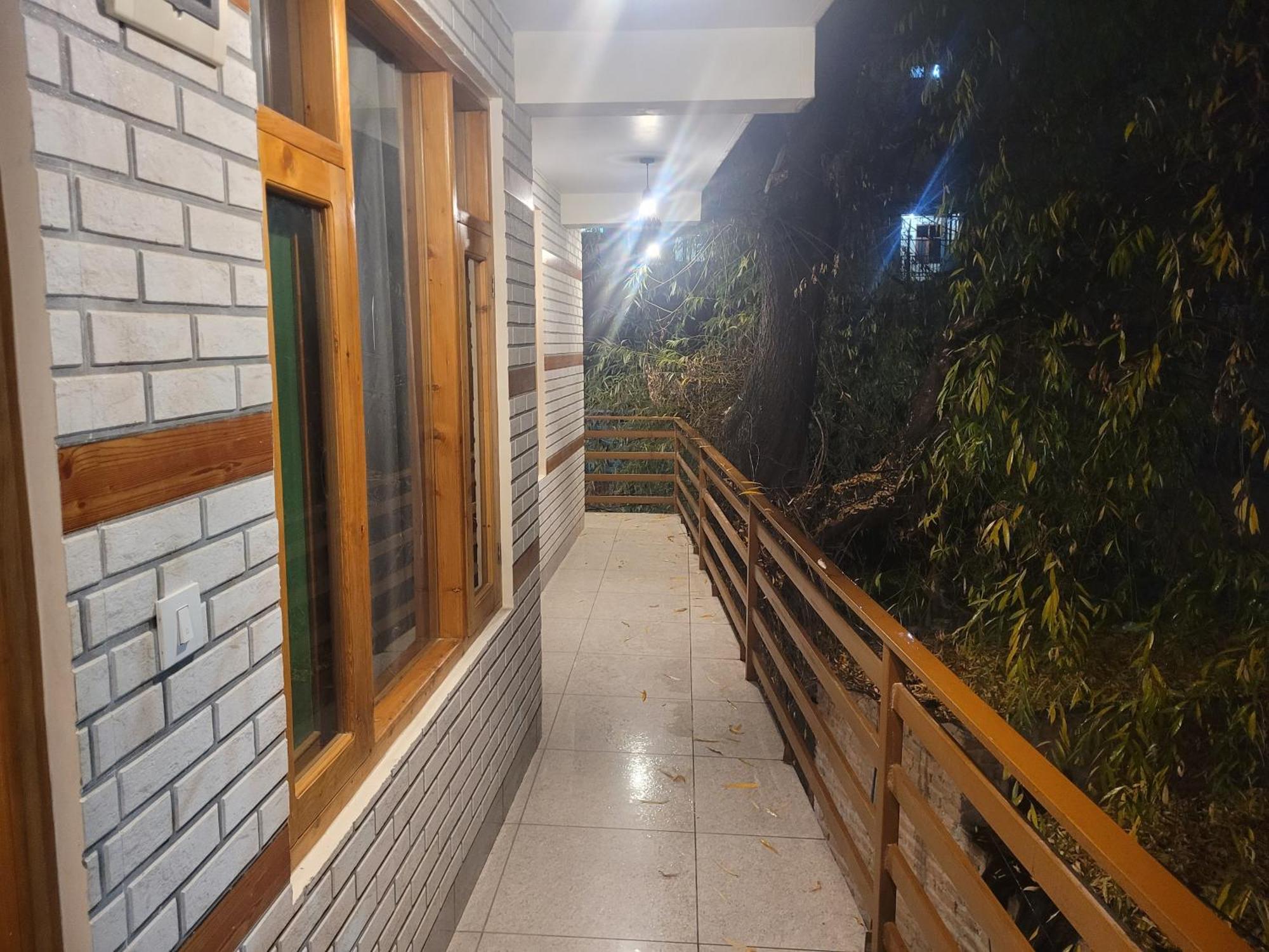 Hotel Snow Country Villa Manāli Zewnętrze zdjęcie
