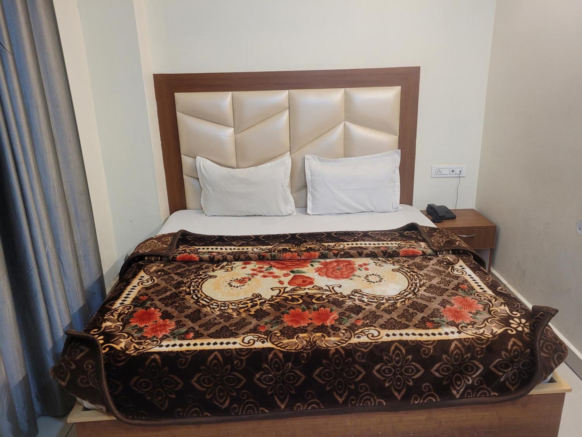 Hotel Snow Country Villa Manāli Zewnętrze zdjęcie