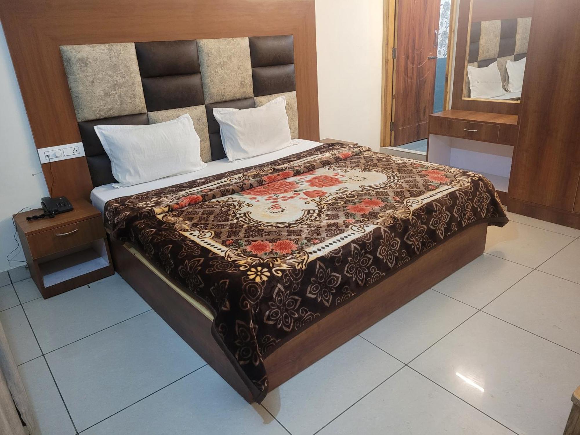 Hotel Snow Country Villa Manāli Zewnętrze zdjęcie