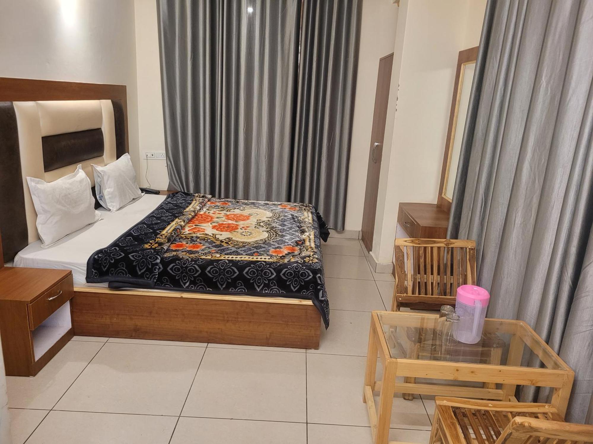 Hotel Snow Country Villa Manāli Zewnętrze zdjęcie