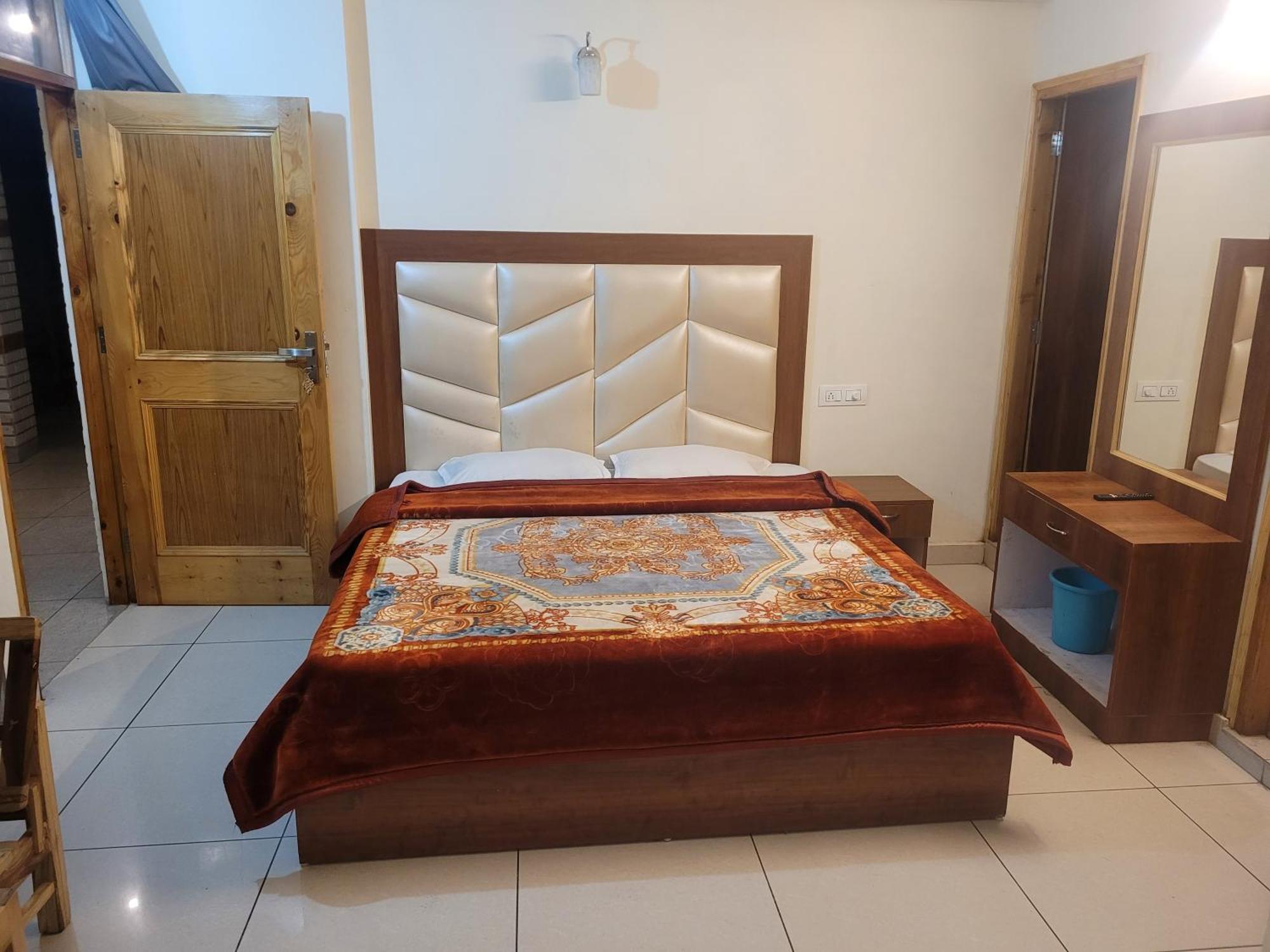 Hotel Snow Country Villa Manāli Zewnętrze zdjęcie