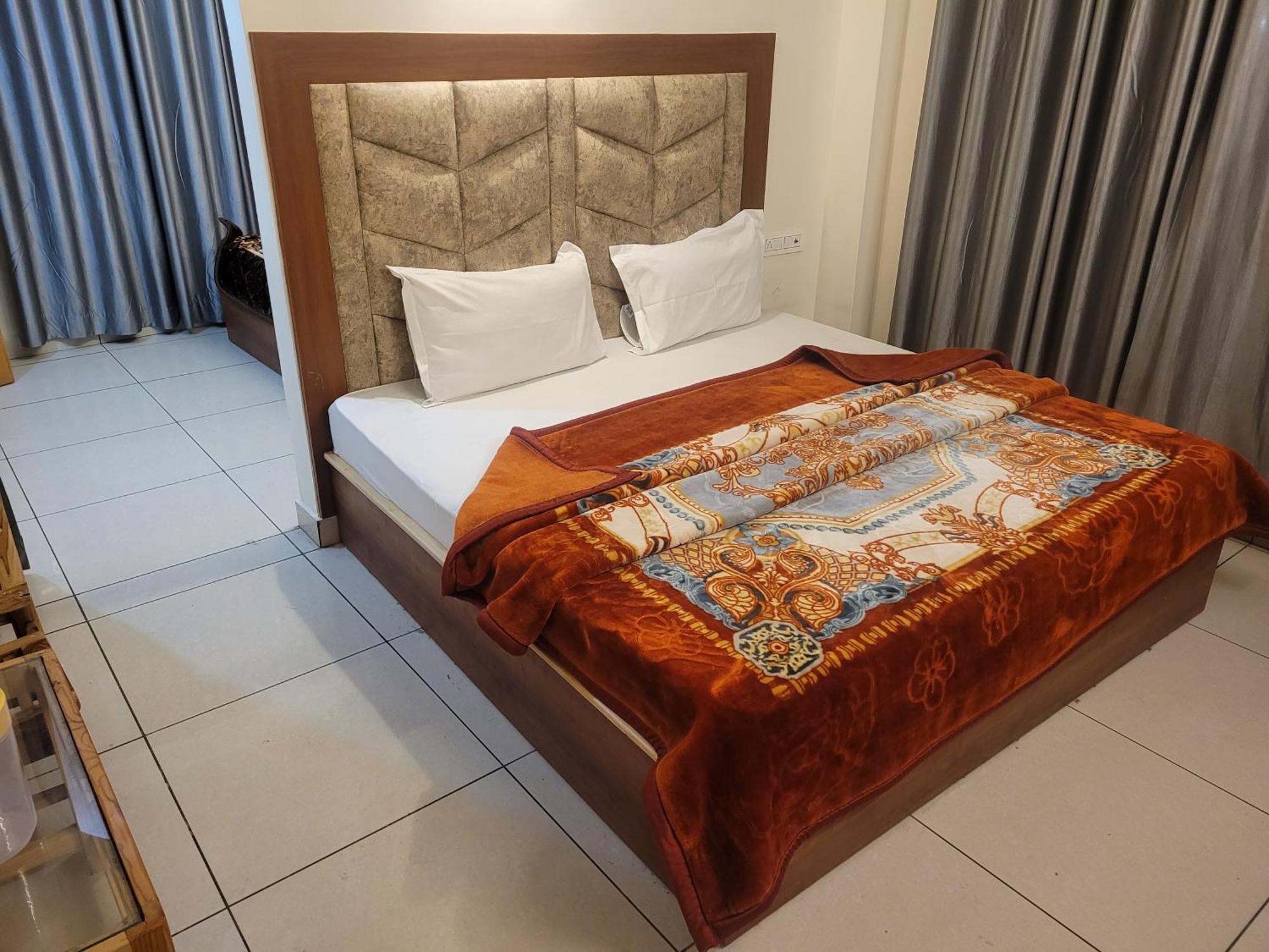 Hotel Snow Country Villa Manāli Zewnętrze zdjęcie